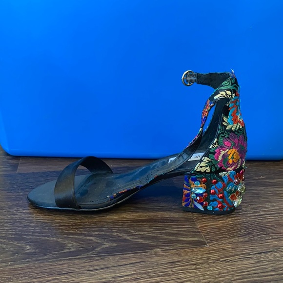 Steve Madden Shoes - NEVER WORN STEVE MADDEN BLOCK HEEL! SIZE 7